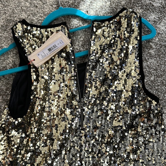 Sequin tank with back zipper sz small - Picture 7 of 7